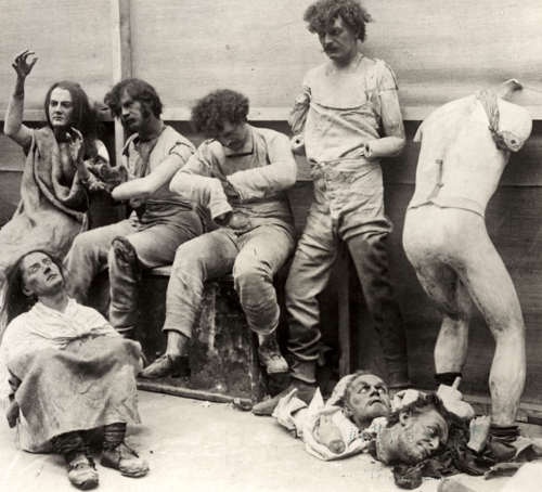 Figuras de cera derretidas después del incendio del Madame Tussaud en 1940