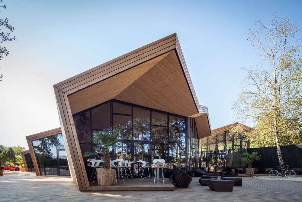 Boos Beach Club, Metaform architects, Luxemburgo. Inspirado en el origami