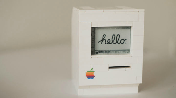 Un mini ordenador Macintosh hecho con piezas de LEGO