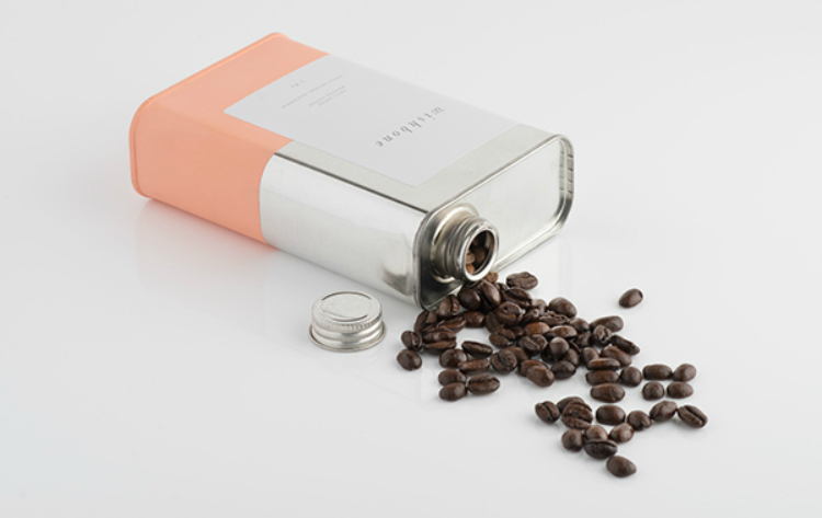 Petaca de café diseñada por Christopher Williams