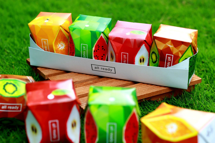 Coloridos packagings de zumos naturales, diseñados por Ken Duong para un proyecto universitario