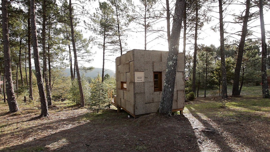 Ecocubo, un refugio ecológico hecho de madera y corcho
