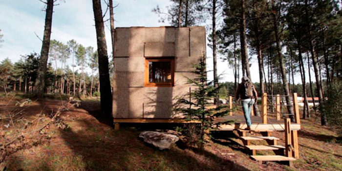 Ecocubo, refugio ecológico hecho de madera y corcho