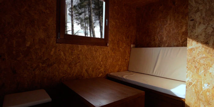 Ecocubo, refugio ecológico hecho de madera y corcho