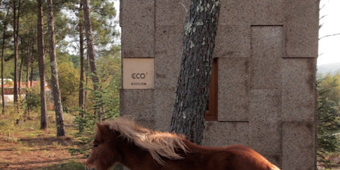 Ecocubo, refugio ecológico hecho de madera y corcho