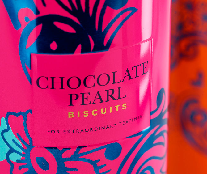 Packaging colorido de las galletas de Fortnum and Mason