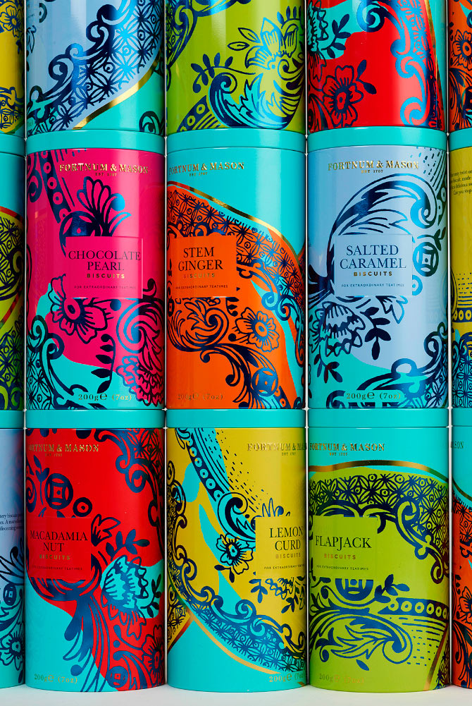 Packaging colorido de las galletas de Fortnum and Mason