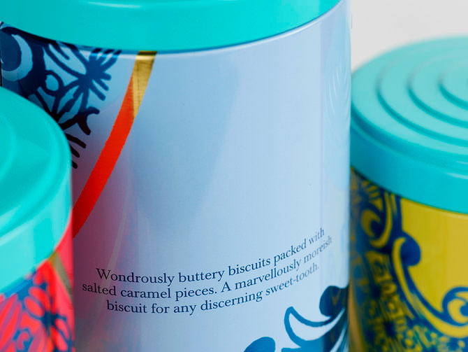 Packaging colorido de las galletas de Fortnum and Mason