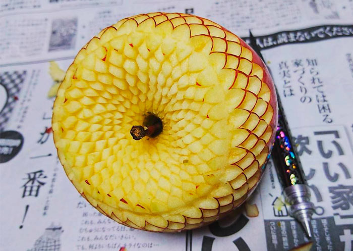 La artista japonesa Gaku se dedica a tallar frutas y verduras