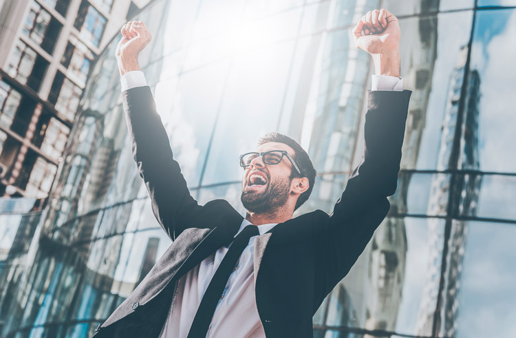 Trabajador con actitud positiva. Derecho a desconectar del trabajo.